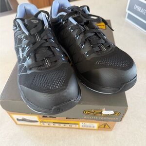 Keen Vista Energy.  Women’s 7.5 M Hydrangea/Black.